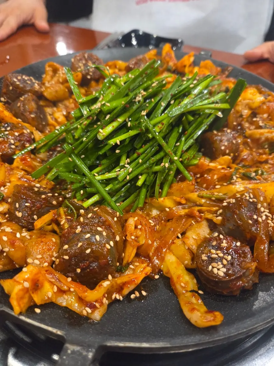 Sauced sundae gopchang topped with sesame seeds