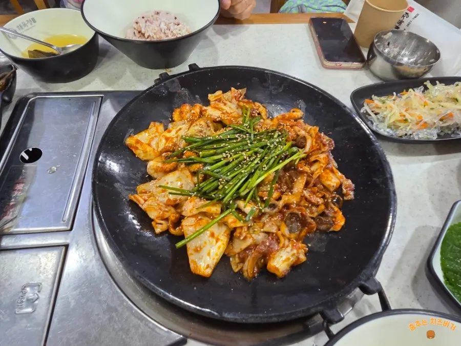 주꾸미볶음과 함께 나온 미역국
