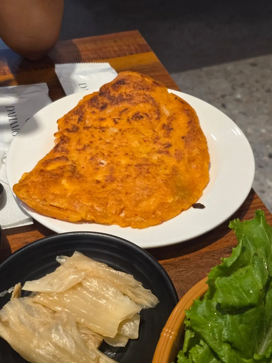Verduras y acompañamientos de la barra libre del restaurante