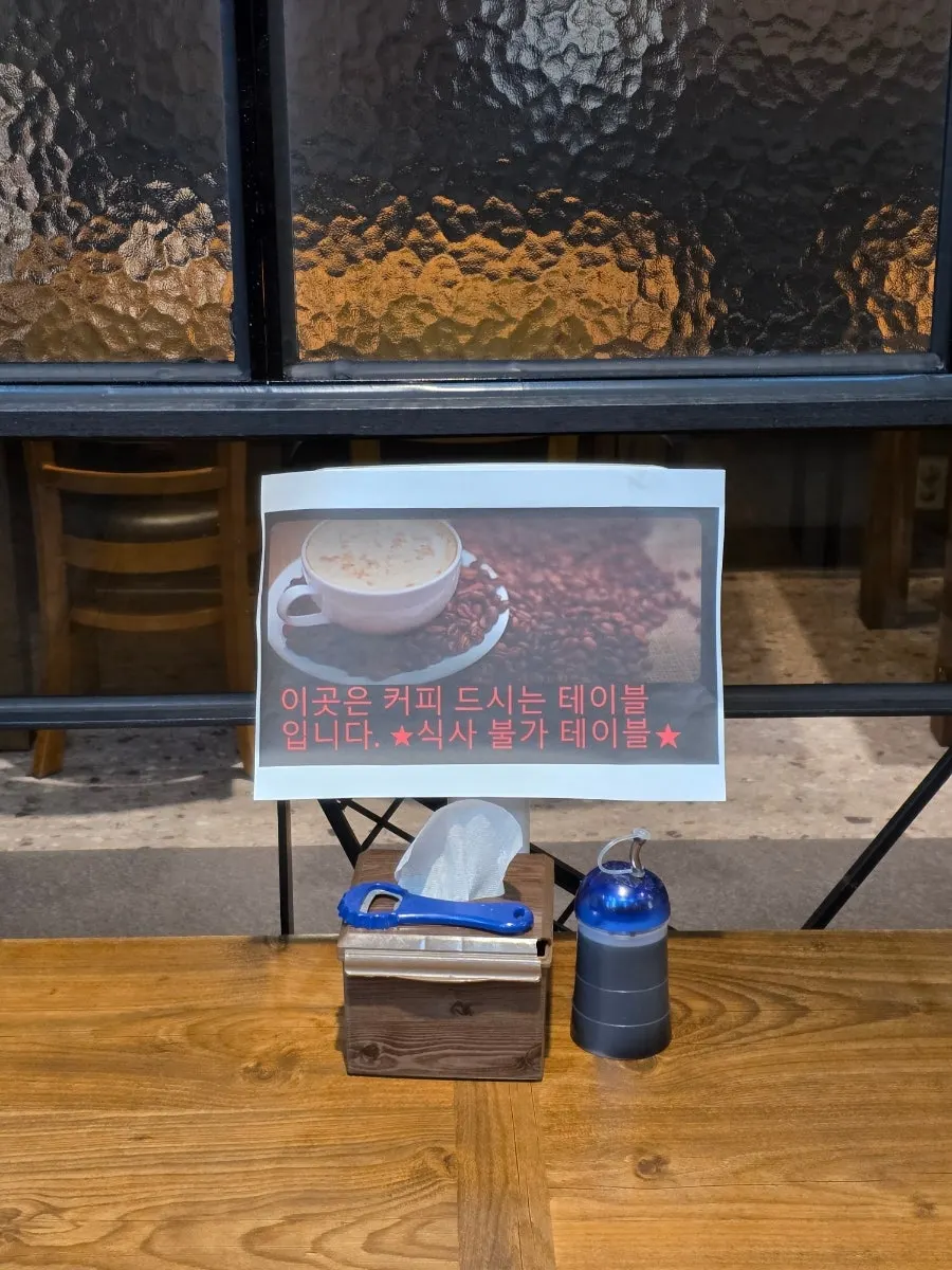 Mesa exclusiva para quienes toman café