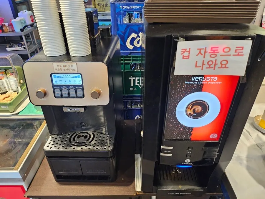 셀프바에 마련된 가스버너와 프라이팬