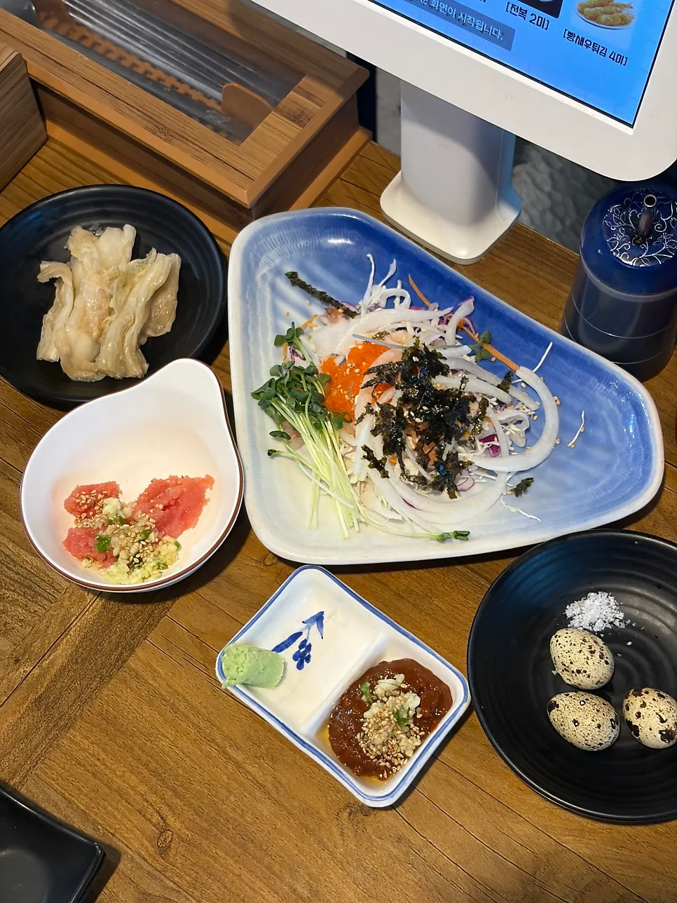 Seasoned pollack roe and quail eggs among basic side dishes