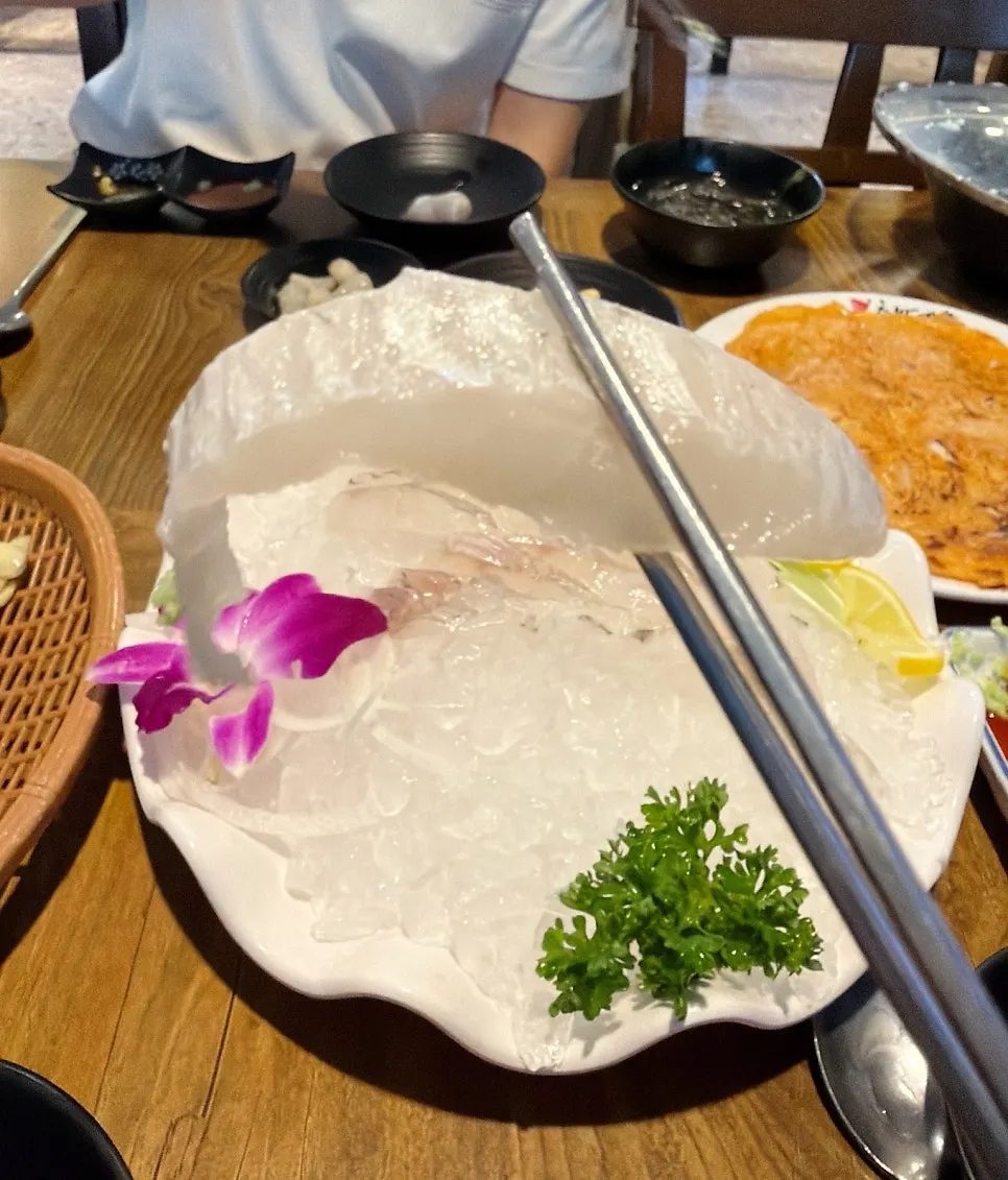 Flounder sashimi wrapped in lettuce with garlic and chili
