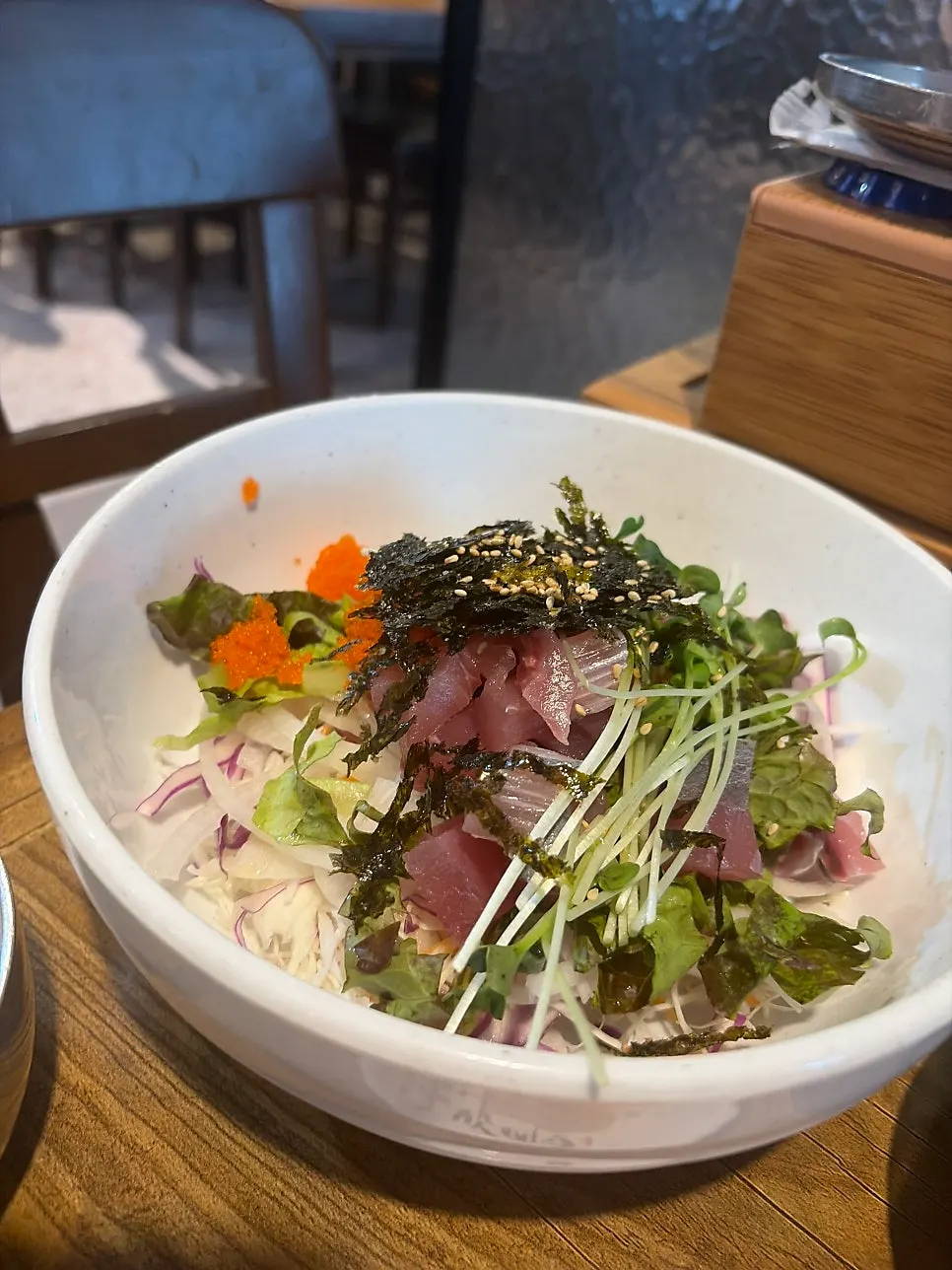 Hoedeopbap piled with sashimi and vegetables