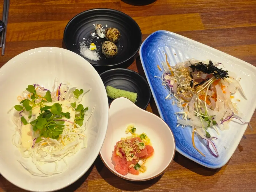 푸짐하게 차려진 기본 상차림