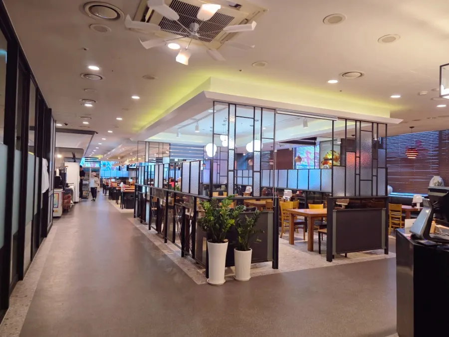 Seafood restaurant with parking in the building