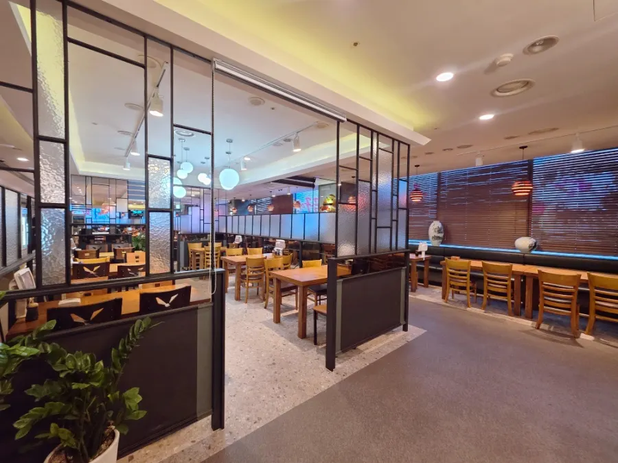 Visiting a seafood restaurant in Yeonsu Plaza