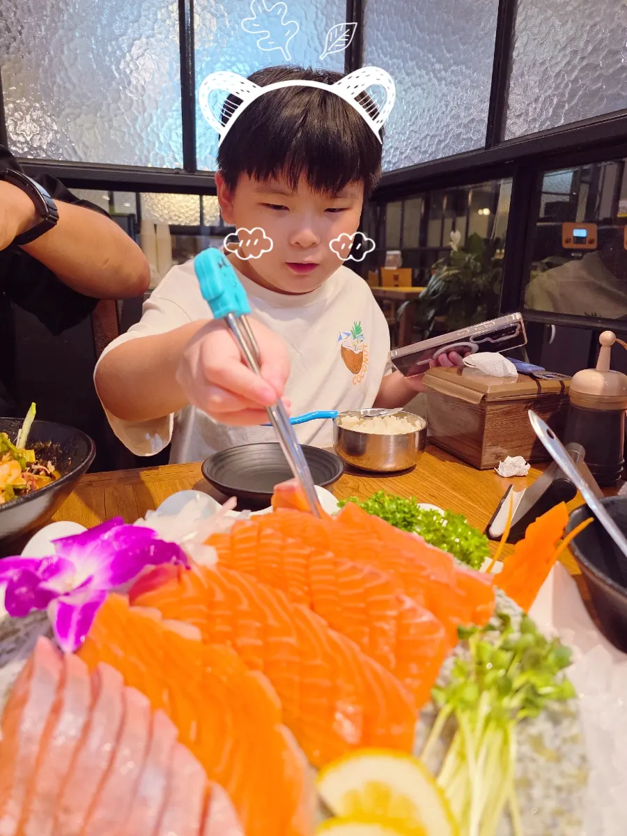 Generous platter of salmon sashimi