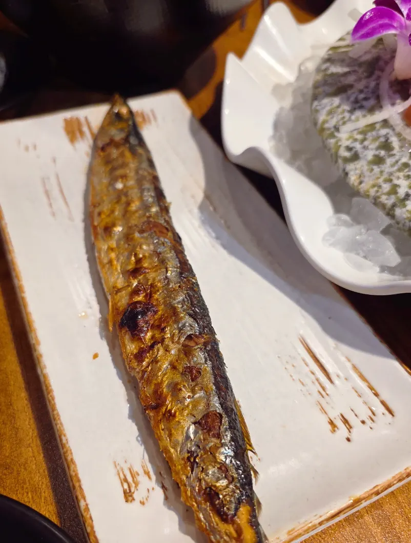 Mulhoe generously filled with raw fish