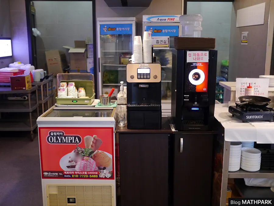 Self-serve corner with ice cream and drinks