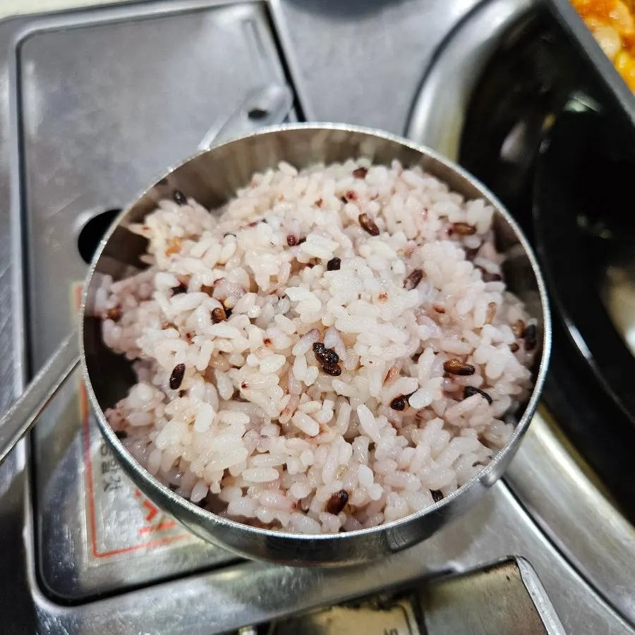 Preparing fried rice at the end of the meal