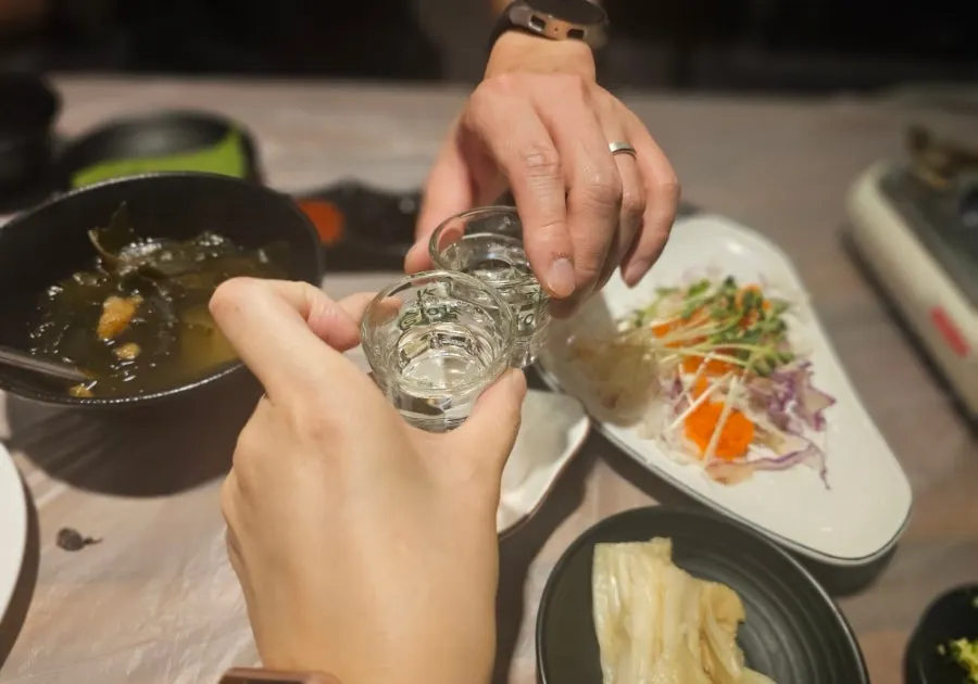 철판에 올린 셀프 김치전