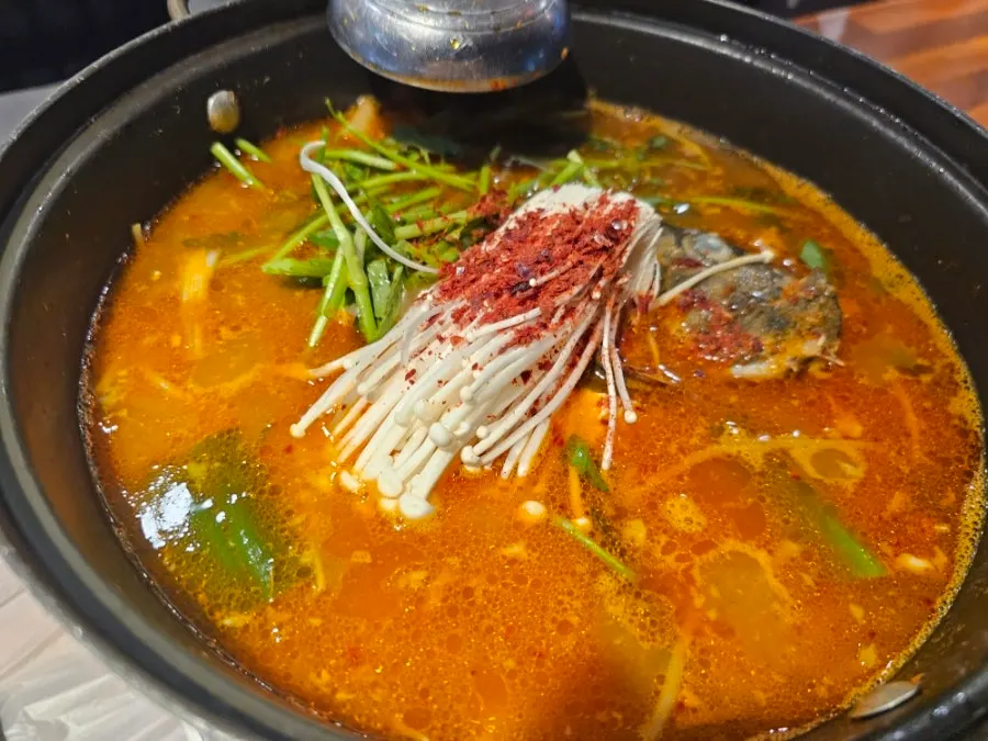 한 냄비 가득 나온 매운탕