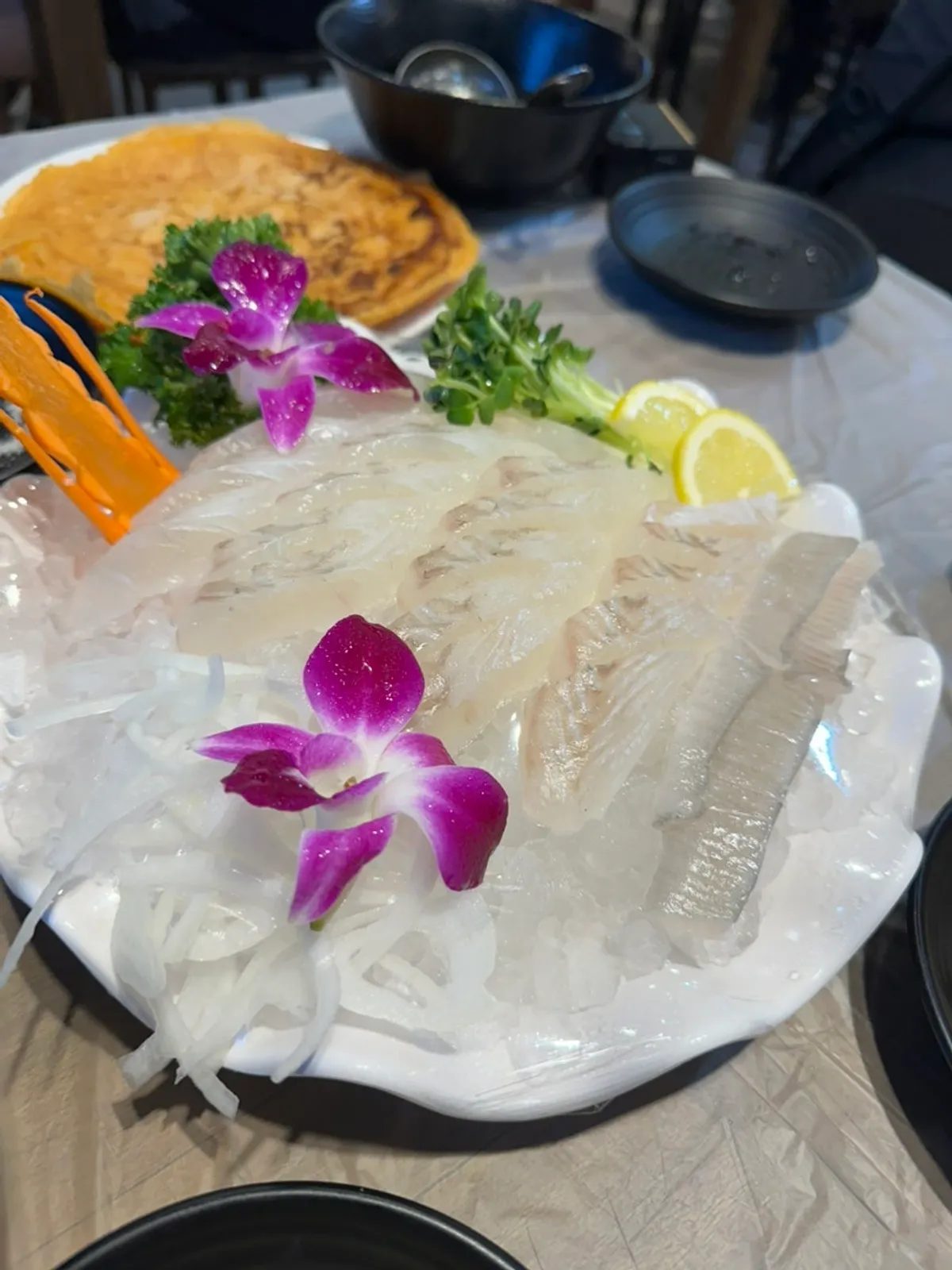 1인 23,000원 광어회 한 접시