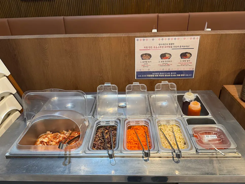 Self-serve bar with barley rice and tricolor vegetables at Yeonsuok
