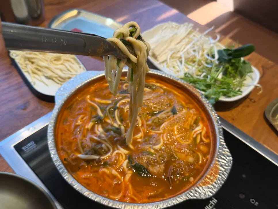 Plate of Yeonsuok's boiled pork for two