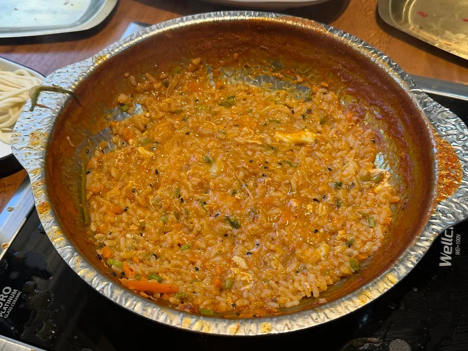 Chungju rice kalguksu noodles added to the broth