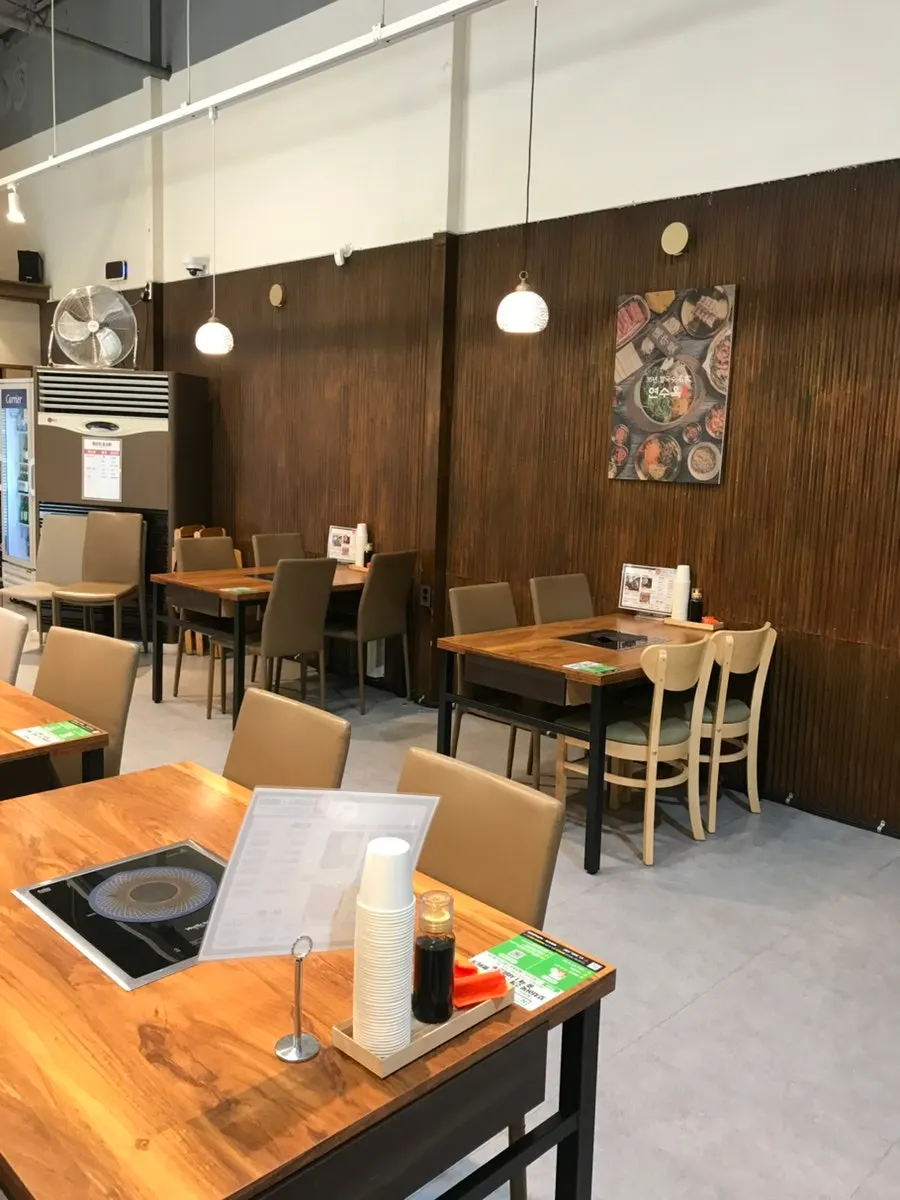 Spacious, clean interior of Yeonsuok