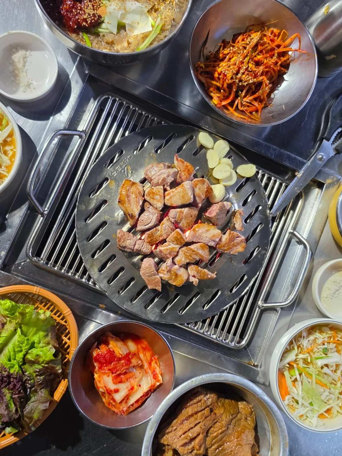 Main photo of Yeontan Gongjang, an open-air grill restaurant in Apgujeong Rodeo