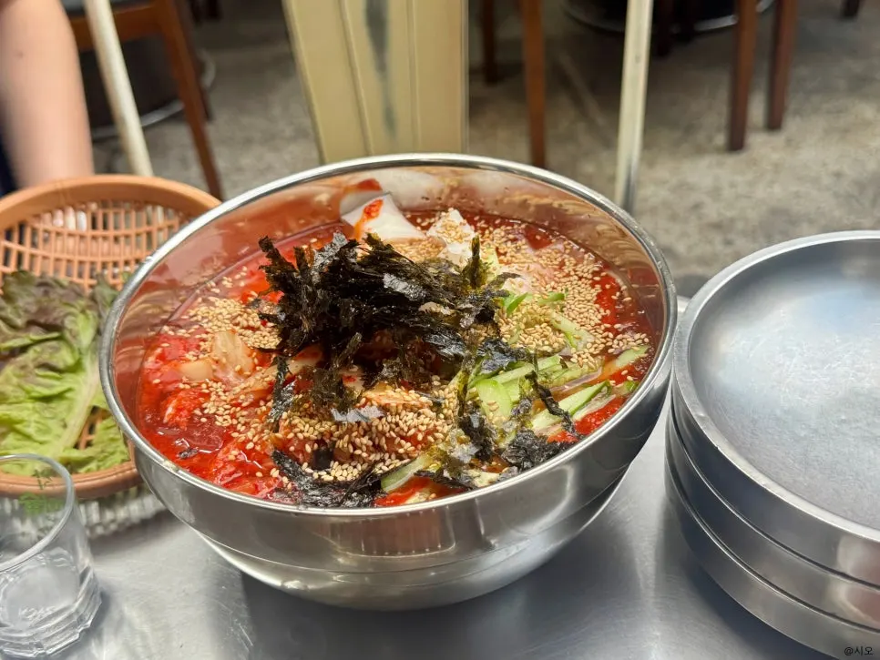 A bowl of kimchi noodle soup at Yeontan Gongjang