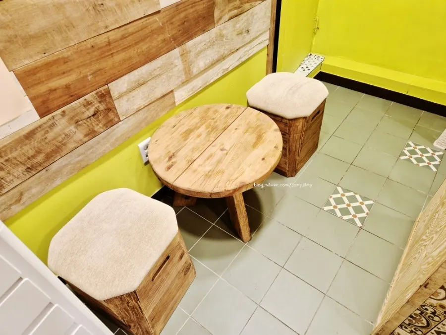 Clean interior of Avocado Yeosu