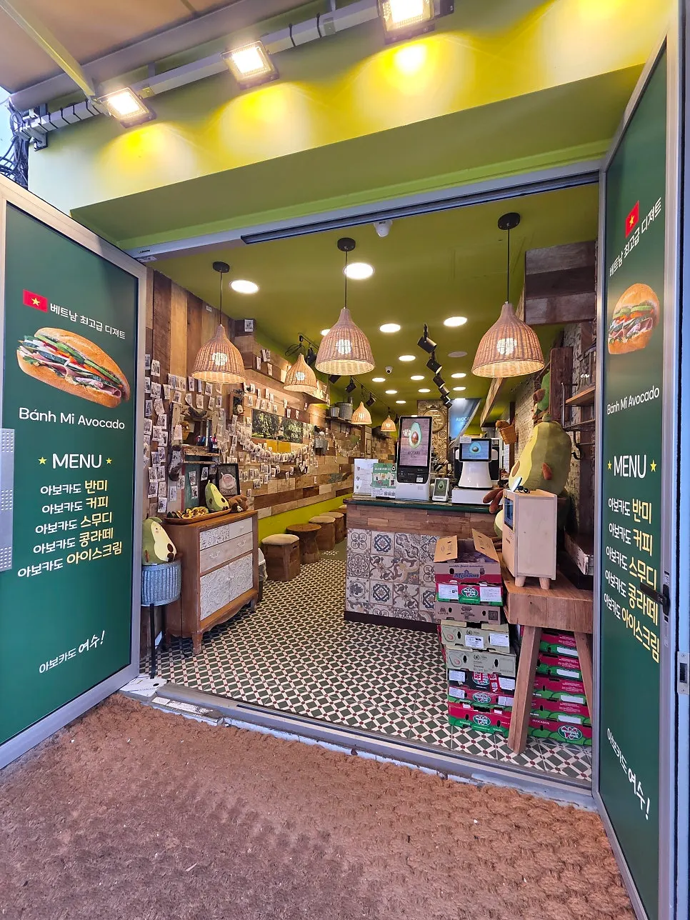 Entrance to Avocado Yeosu on Tongjeyeong 4-gil