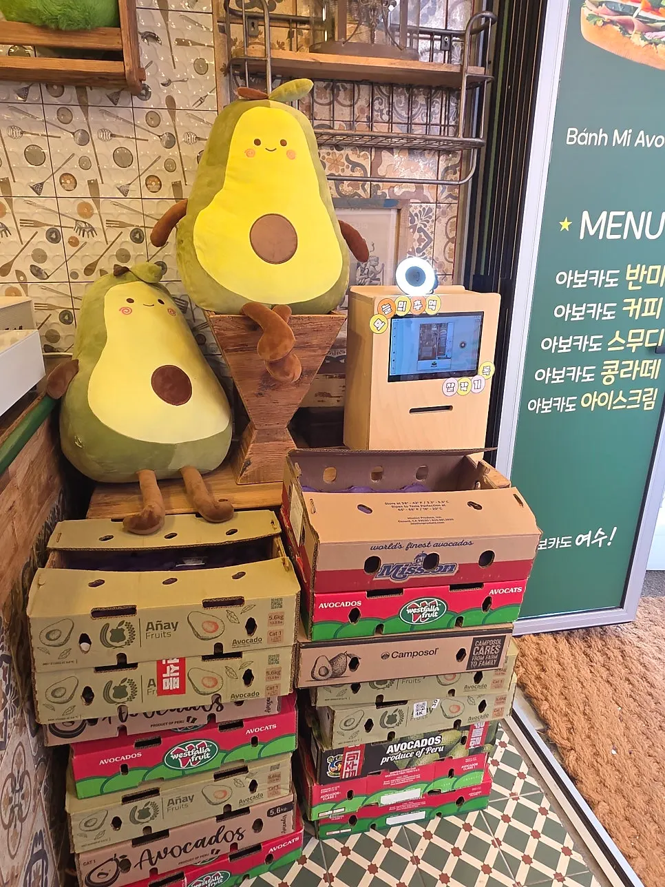 Café space with a sign noting fresh avocado is used