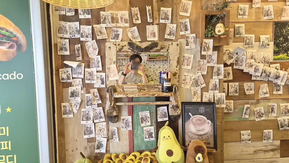 Wall covered with visitor photos