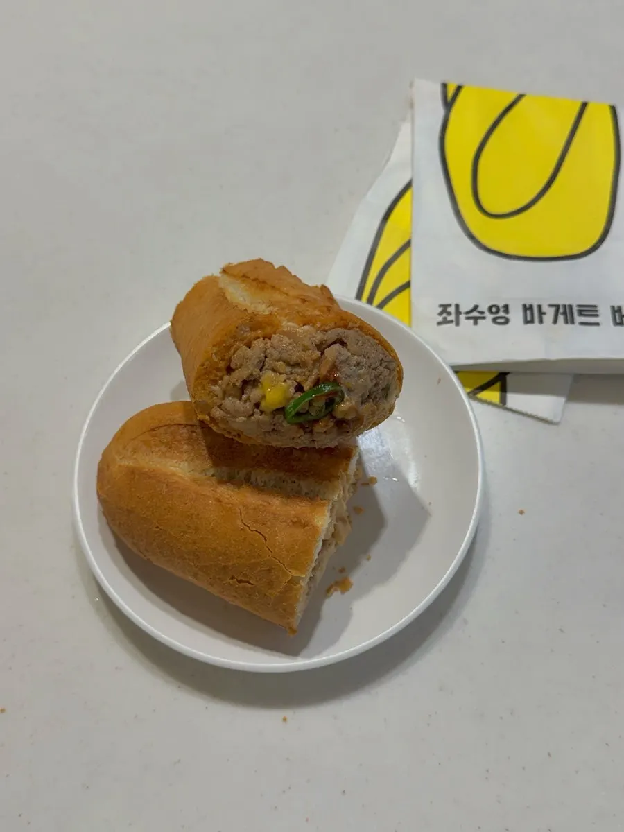 큼직한 바게트버거 포장 구성