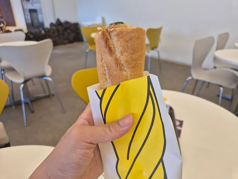Jwasuyeong baguette burger on the table