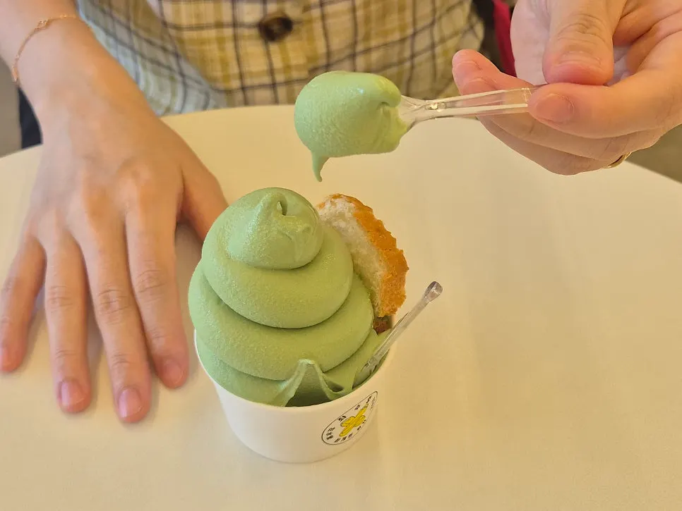 Geomun-do sea-wind mugwort ice cream