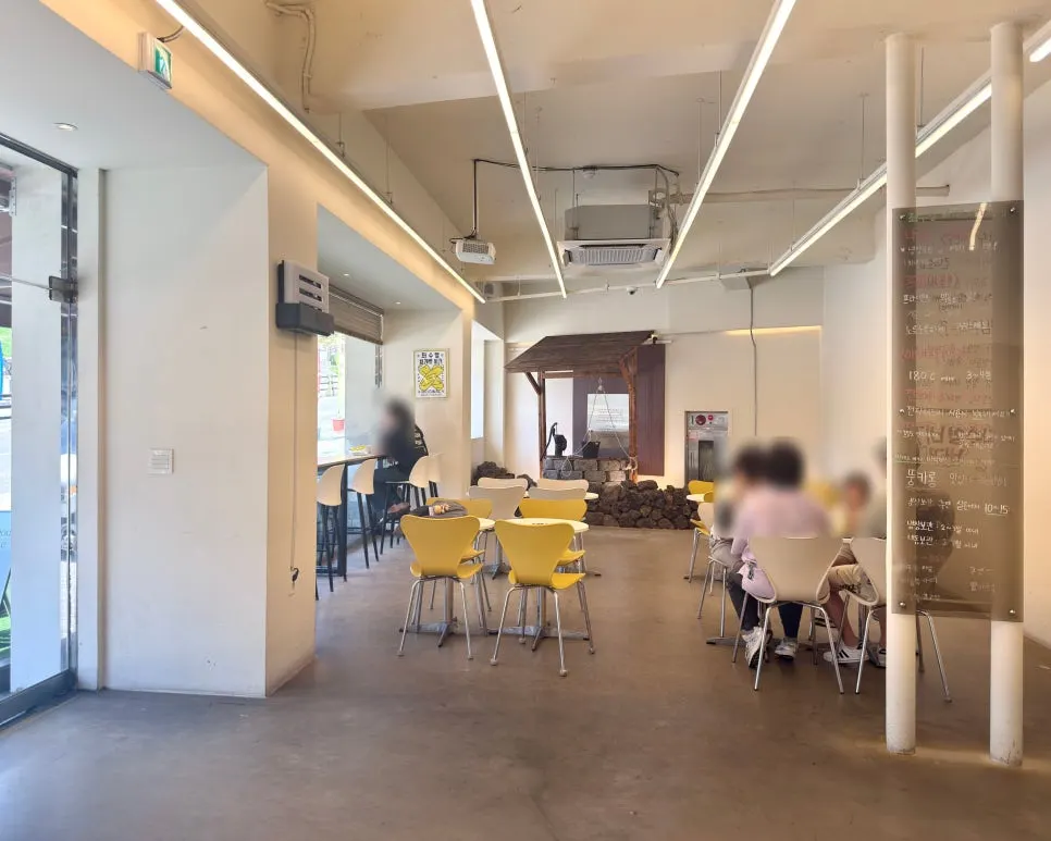 주말 좌수영바게트버거 매장 내부