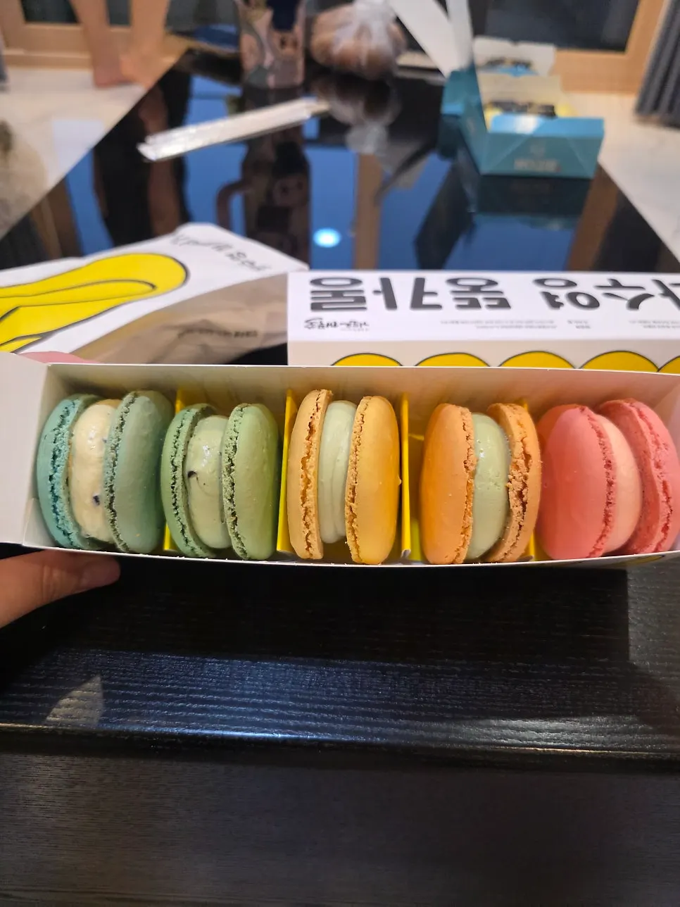 해풍쑥 맛 등 알록달록한 뚱카롱 구성