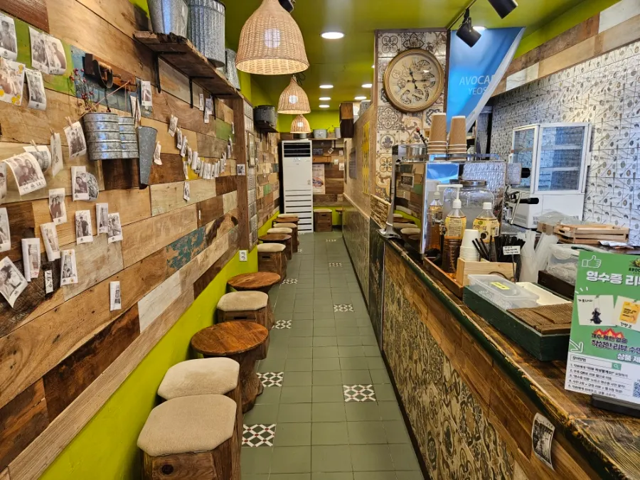 アボカドヨス店内の感性小物