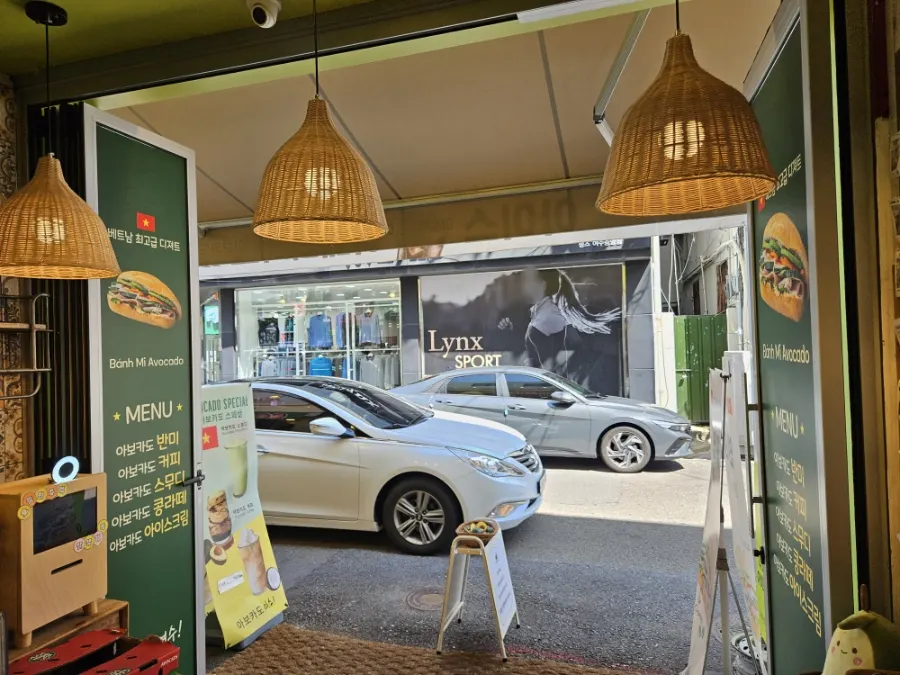 バインミカフェの店内雰囲気