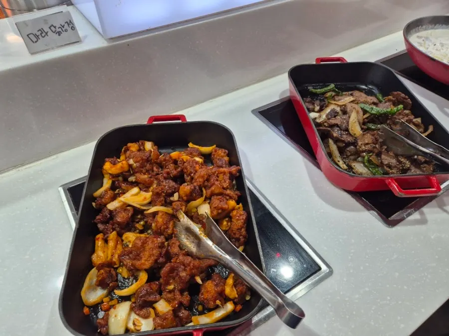 Tongkeun Shabu salad bar corner