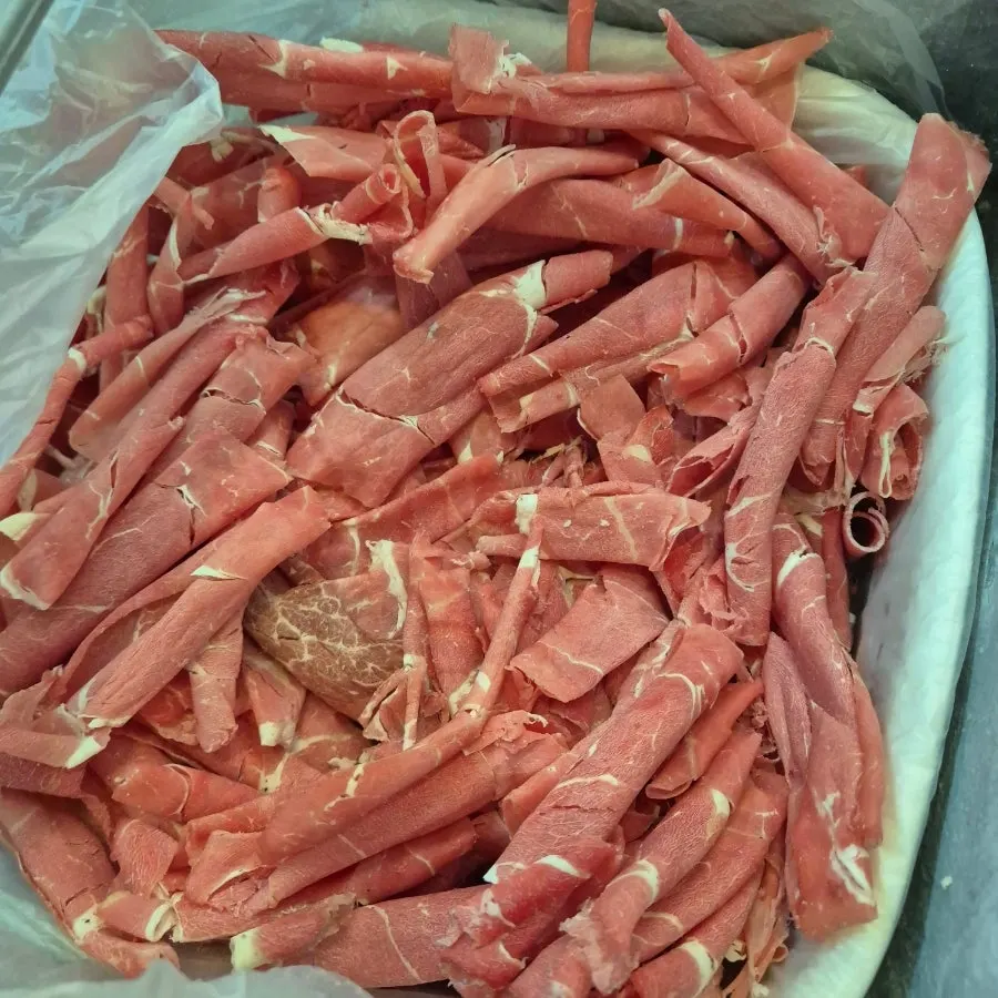 Two types of shabu-shabu meat to choose from