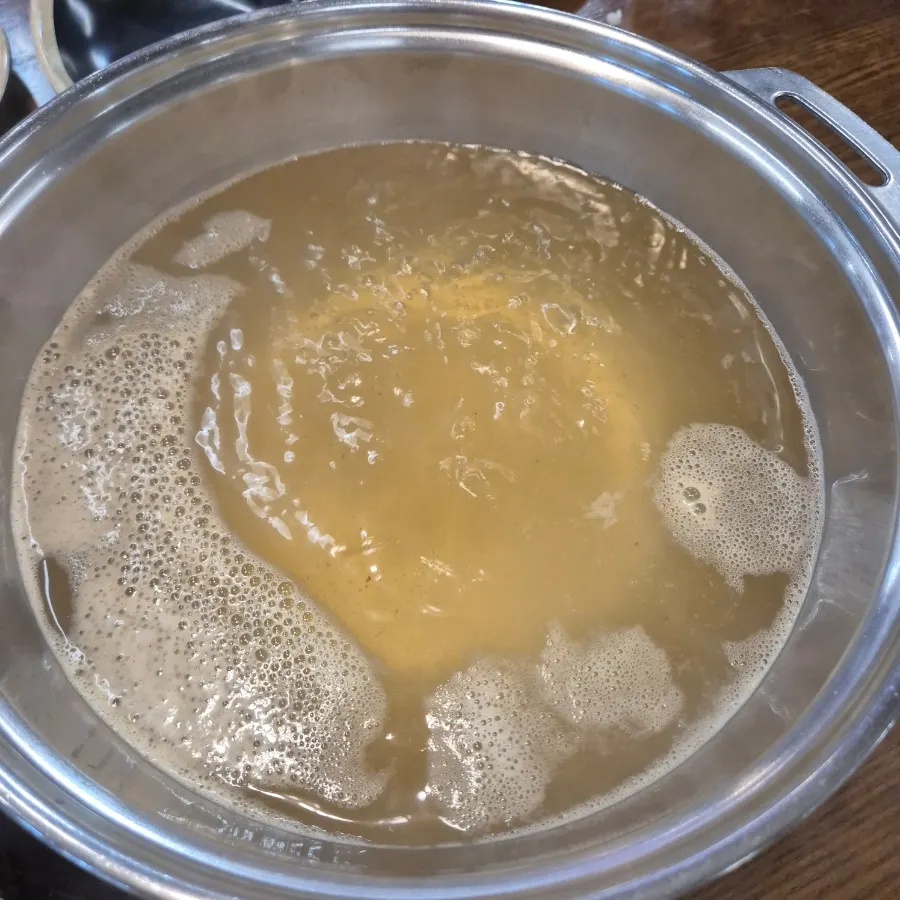 Cleanly maintained food at the self-serve bar