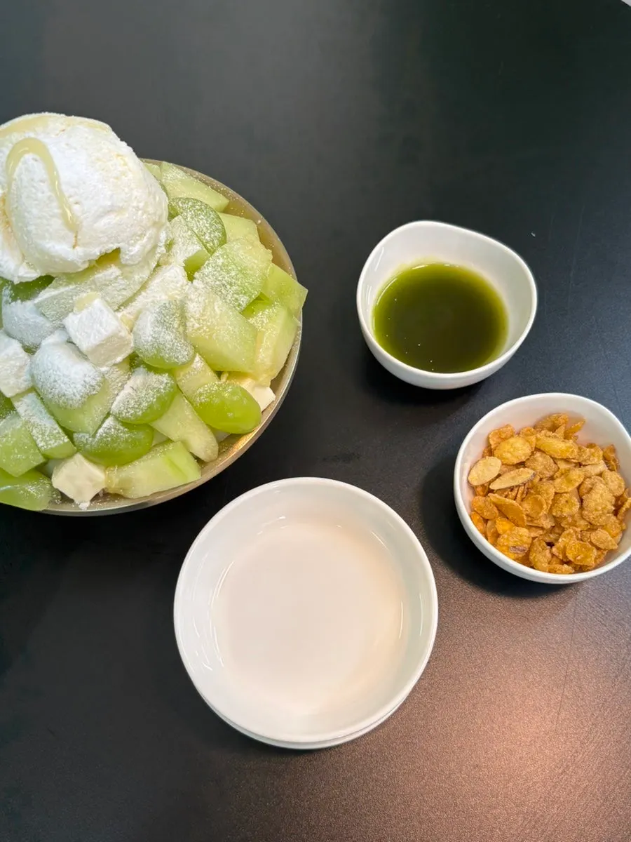 Milk ice topped with melon syrup and cereal