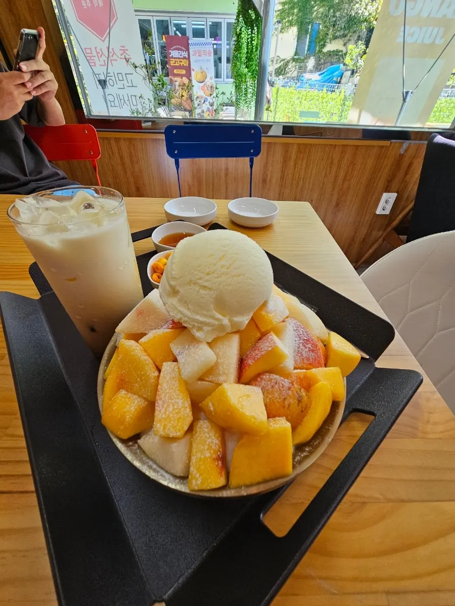 Close-up of bingsu piled high with fresh peach