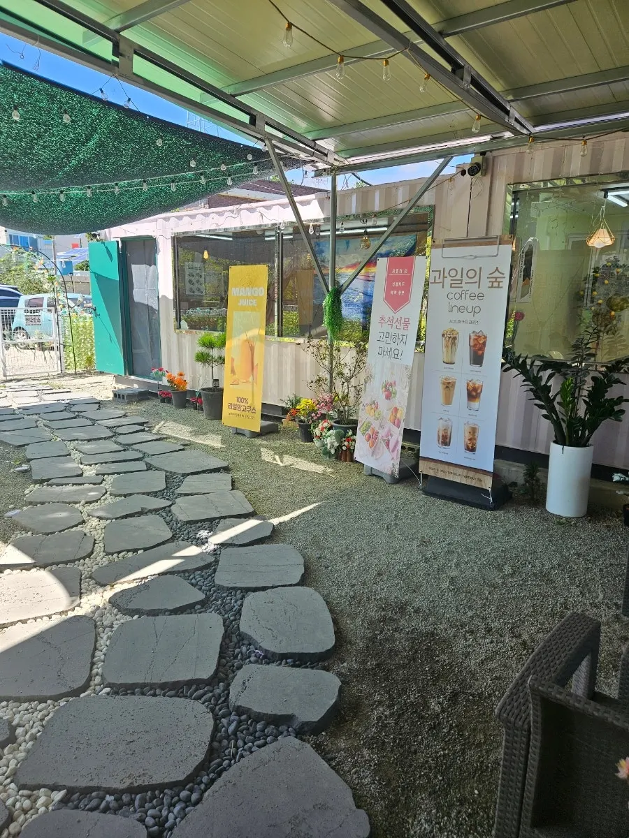 Bingsu and store atmosphere at Gwaireui Sup Yeosu Branch
