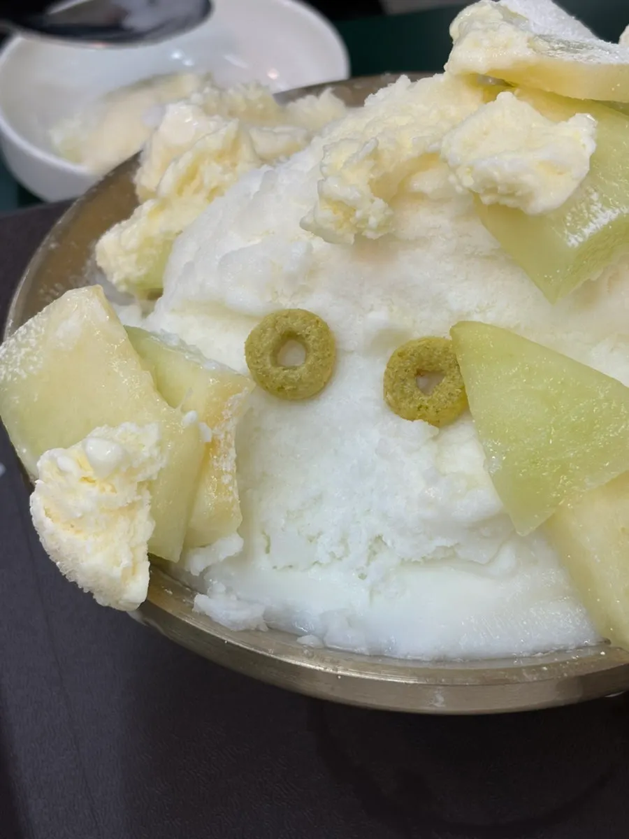 Melon and milk bingsu combination