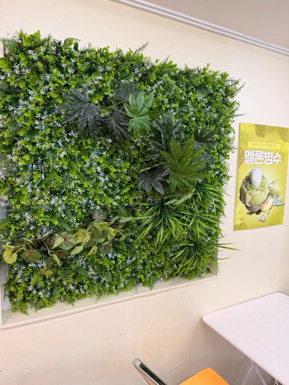 Wall decorated with plants