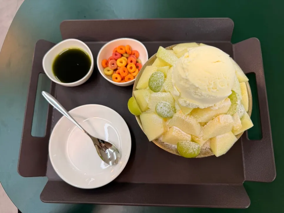 Sauce and cereal served alongside the melon bingsu