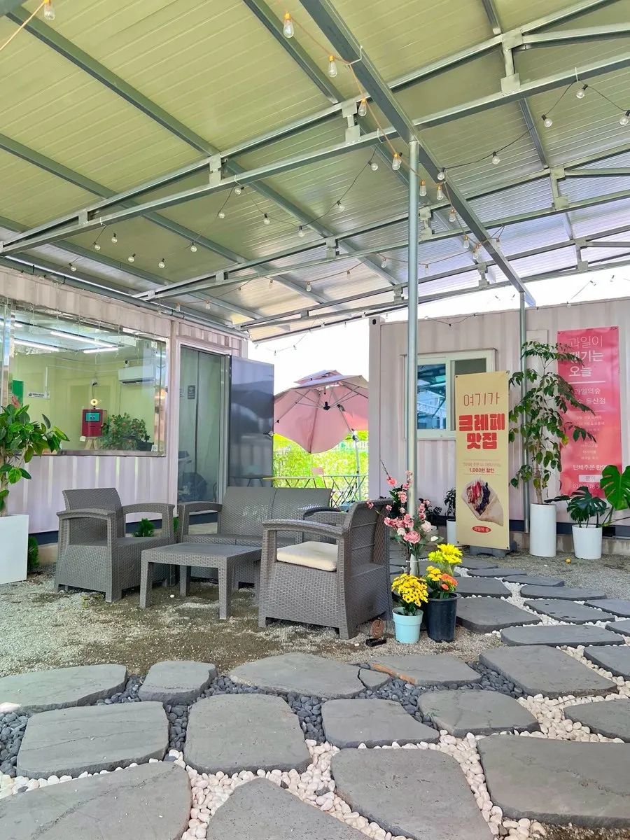 Fruit-themed interior space at Gwaireui Sup