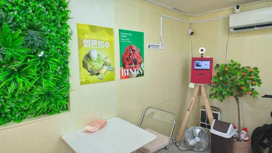 Photo spot with a photo-paper machine