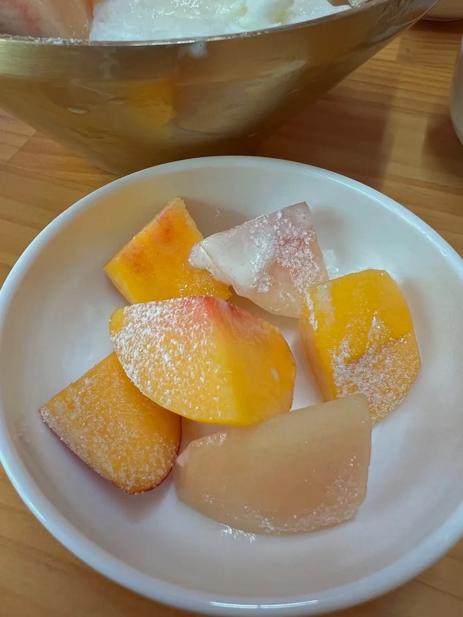 Bingsu with cereal and peach sauce toppings