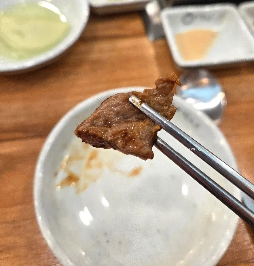 한쪽에 모아둔 다 구운 고기