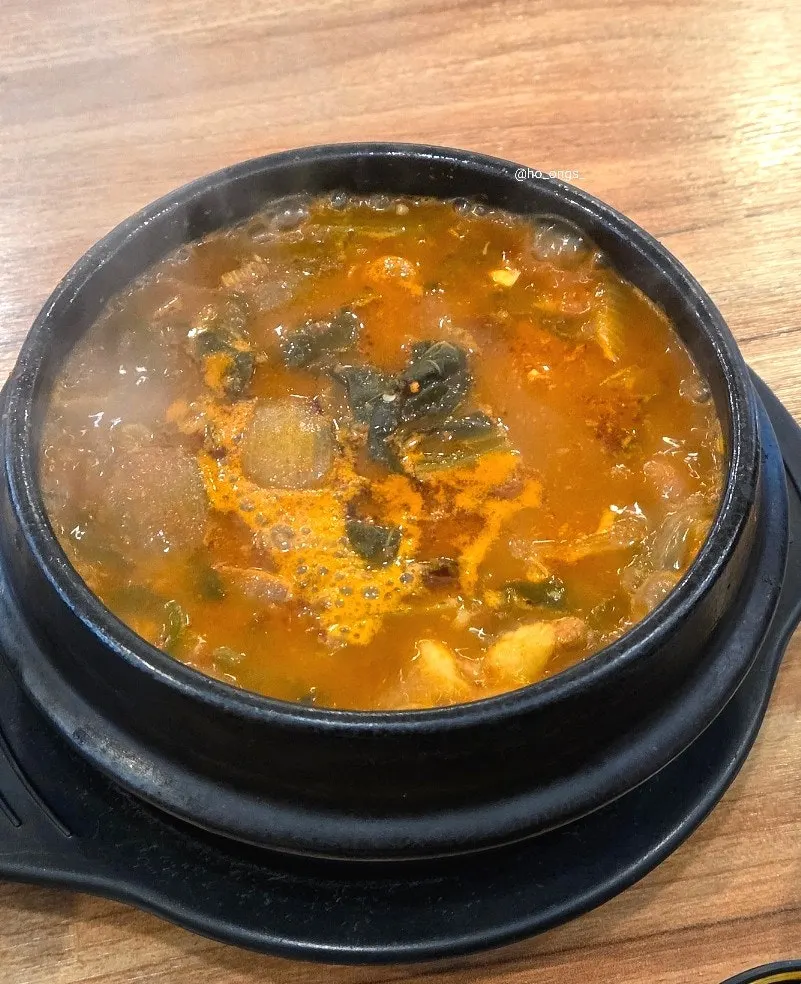 갓김치를 올려 먹는 냉국수 한 입