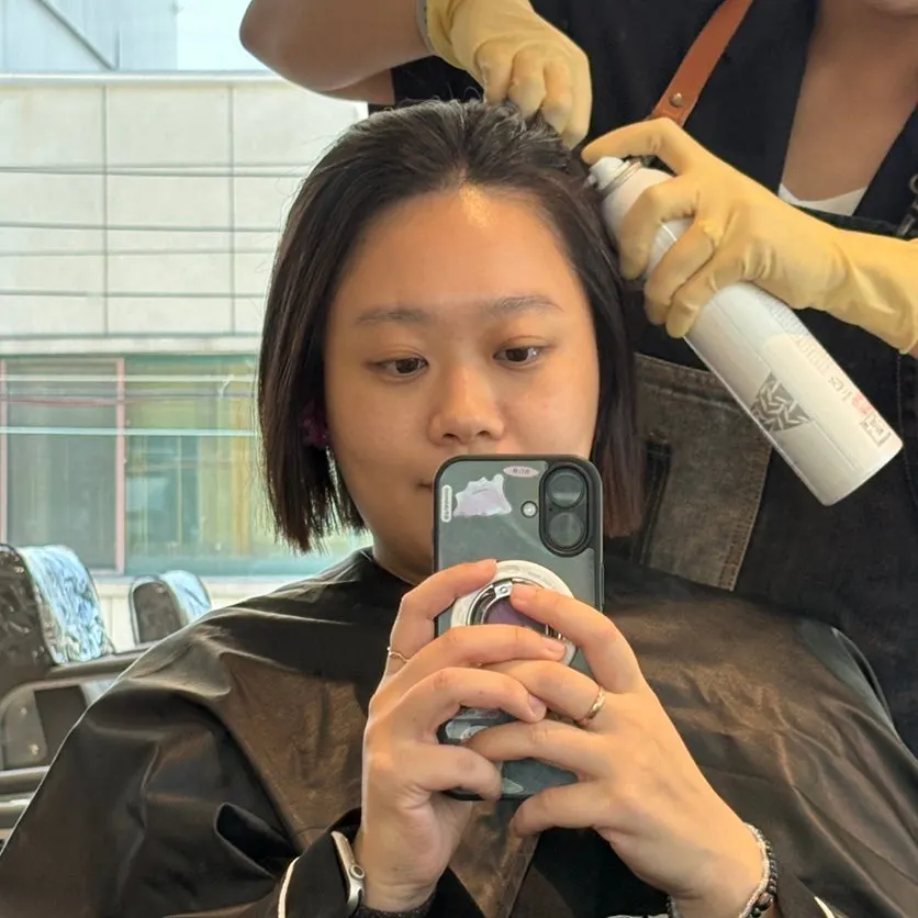 Hair with gray hairs before coloring